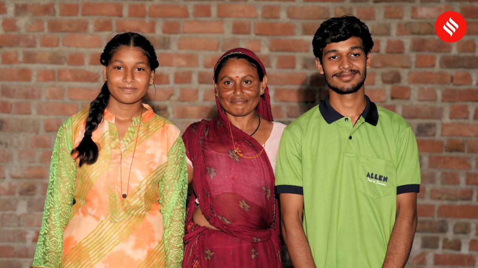 NEET में सफलता की कहानी: कैसे एक हाउस पेंटर ने क्रैक किया एंट्रेंस टेस्ट