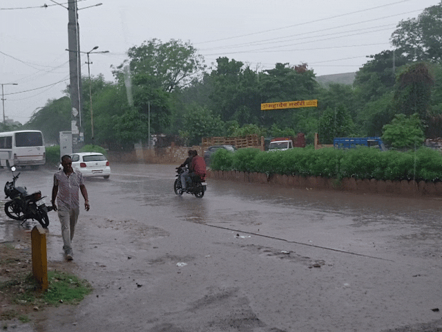 जोधपुर में मौसम बदला, शहर के कई इलाकों में बारिश: लोगों को उमस से मिली राहत, अब तक सामान्य से 17 फीसदी कम बरसात - Jodhpur News