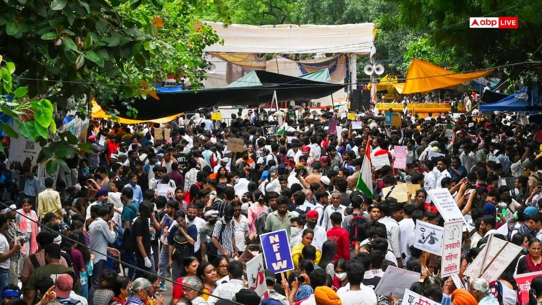 जंतर-मंतर: छात्रों का विरोध और पुलिस के लाठीचार्ज के बाद देश के कई शहरों में सजने लगा विरोध