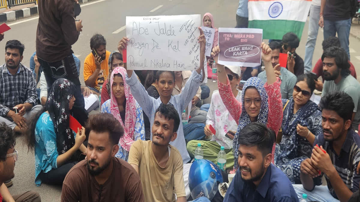दिल्ली में लाठीचार्ज का विरोध: जोधपुर व चित्तौड़गढ़ में छात्रों, युवक कांग्रेस एवं एनएसयूआई का प्रदर्शन, शिक्षा मंत्री प्रधान से मांगा इस्तीफा