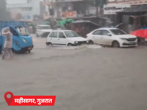 एमपी-राजस्थान में 3 दिनों से बारिश,कई जगह बाढ़ जैसे हालात:  नोएडा इंटरनेशनल एयरपोर्ट में पानी भारा; काशी में 100 मंदिर डूबे