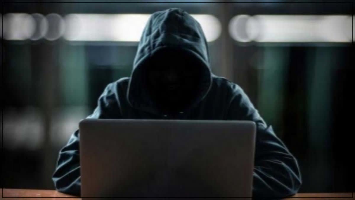 Cyber Crime : देश में हर दिन 1.3 लाख से ज्यादा साइबर हमले, मोबाइल में सेव डेटा बन सकता है साइबर ठगी का बड़ा कारण