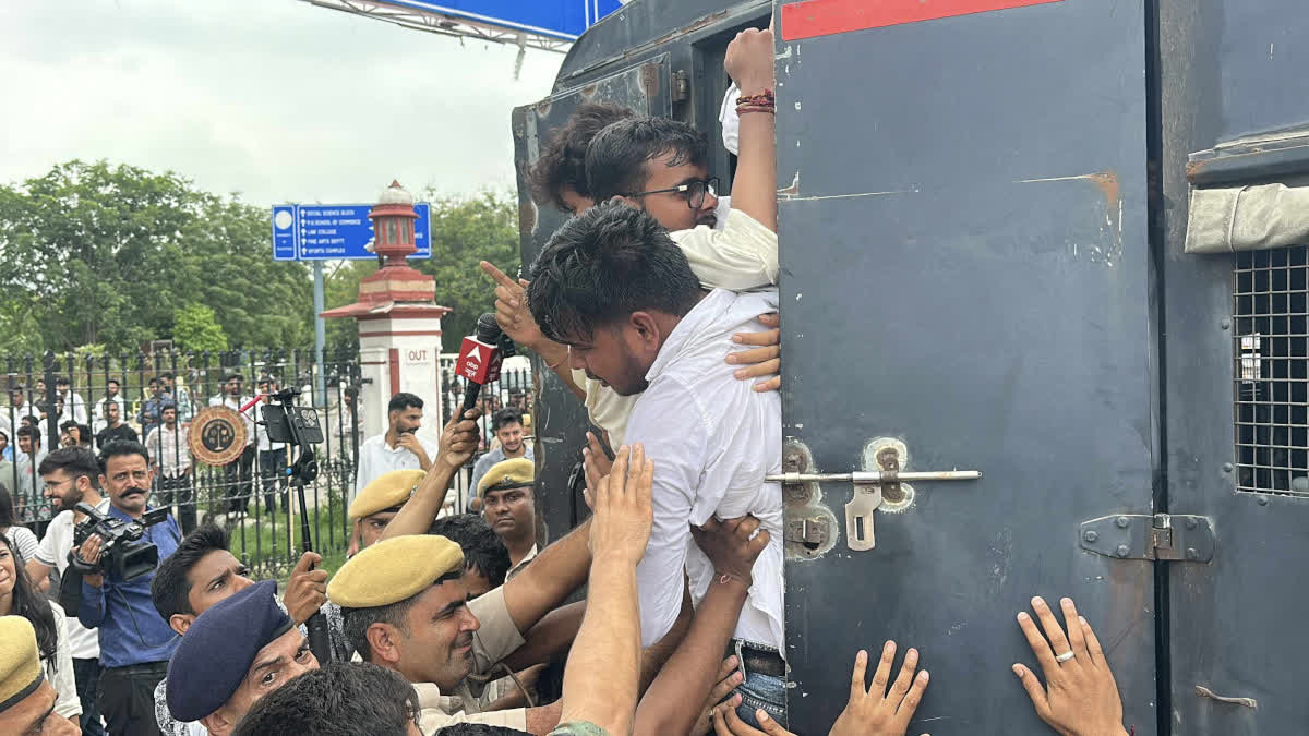 छात्रसंघ चुनाव बहाली की मांग पर ABVP का प्रदर्शन, जयपुर, जोधपुर और अजमेर में कई छात्र हिरासत में