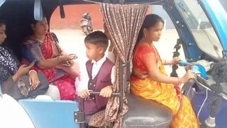 वाराणसी की अनीता और पूनम की आत्मनिर्भरता: ई-रिक्शा से बदली तकदीर, मजबूत हुए रिश्ते
- women boy in varanasi related to the speed of the auto connected by the threshold and success