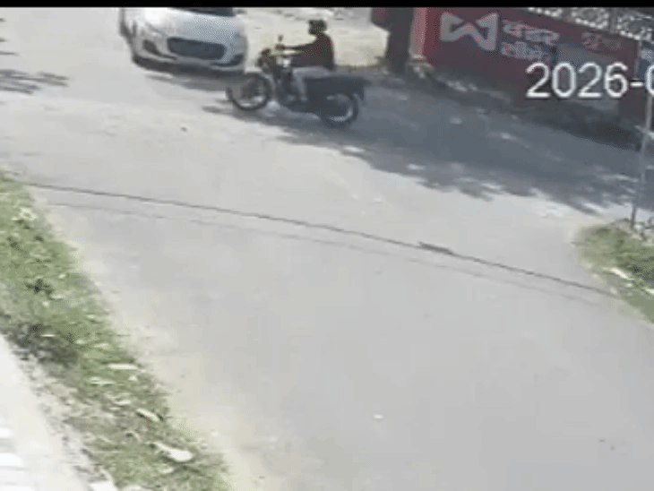 जयपुर में तेज रफ्तार कार ने बाइक सवार को उड़ाया,VIDEO: उछलकर 20 फीट दूर जा गिरा युवक, ड्राइवर फिर भी गाड़ी दौड़ाता रहा - Jaipur News