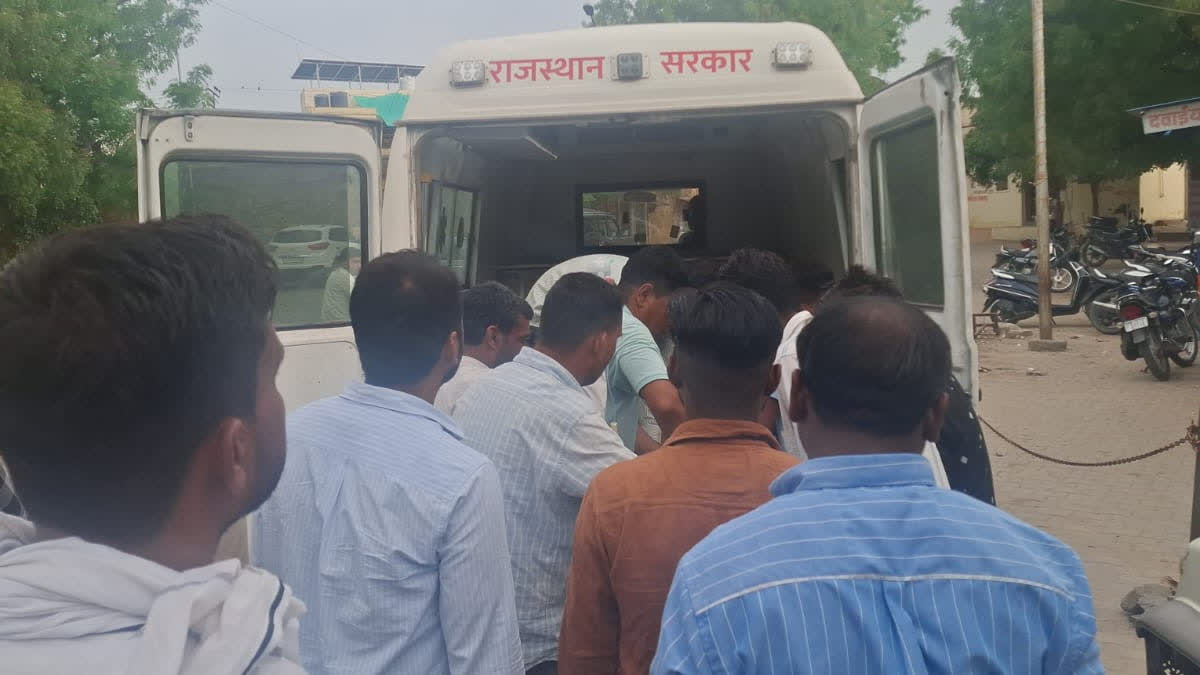 पिकअप गाड़ी अनियंत्रित होकर पलटी 6 घायल, 5 को किया अजमेर रेफर