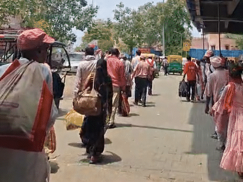 जयपुर जंक्शन पर टायर किलर बैरियर: वाहन चालकों की सुरक्षा के लिए बड़ा कदम, लेकिन जाम और अवैध पार्किंग जैसी समस्याएं बनी हुई हैं - tyre_killer_barriers_installation_at_jaipur_railway_station