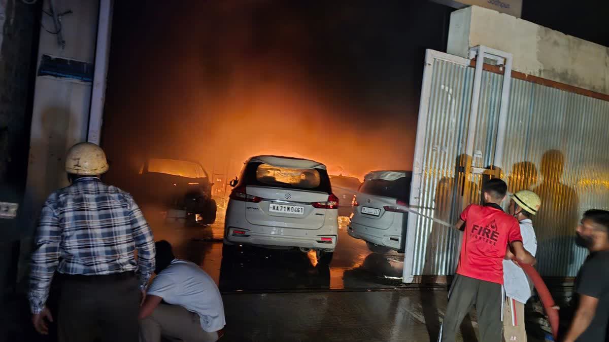 जोधपुर में कार सर्विस सेंटर में भीषण आग, 12 दमकलों ने पाया काबू, दर्जनों गाड़ियां जलकर खाक