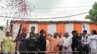 सीएम योगी कुछ देर में पहुंचेंगे मेरठ, कांवड़ियों पर बरसाएंगे फूल; CCTV से चप्पे-चप्पे की निगरानी
 - cm yogo to shower flower petals on kanwariyas officials arrive to inspect security arrangements kanwar yatra
