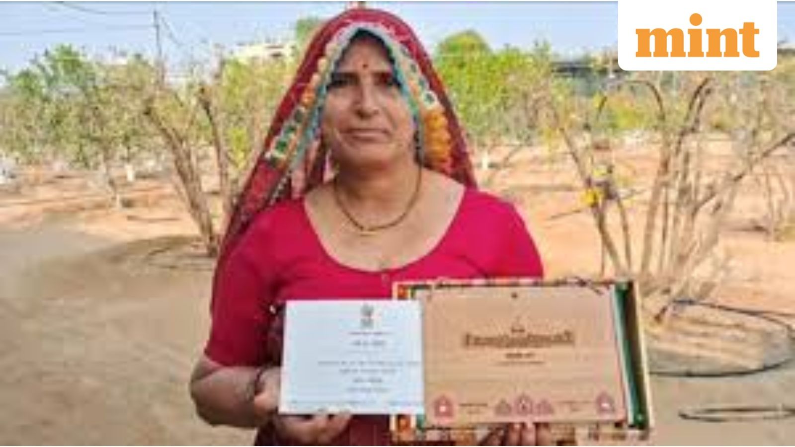 Success Story: संतोष देवी ने खेती से बदली तकदीर, बंजर जमीन भी उगलने लगी सोना | Mint