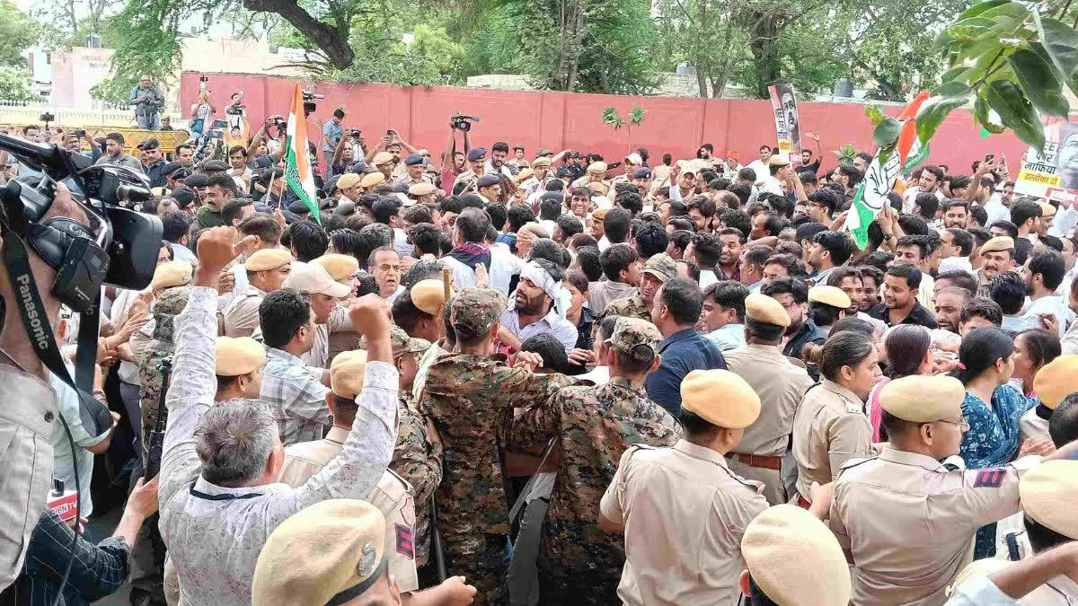 दिल्ली में लाठीचार्ज का विरोध: जयपुर में कांग्रेस ने भाजपा मुख्यालय का घेराव किया