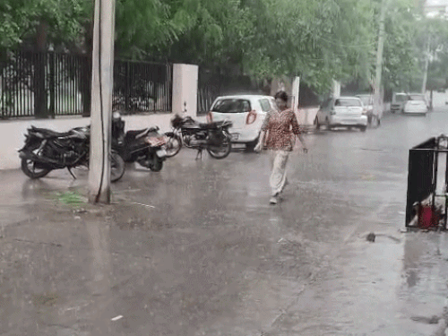 बारिश की कमी: 82% कम हुई बरसात, ऑरेंज अलर्ट का संकेत