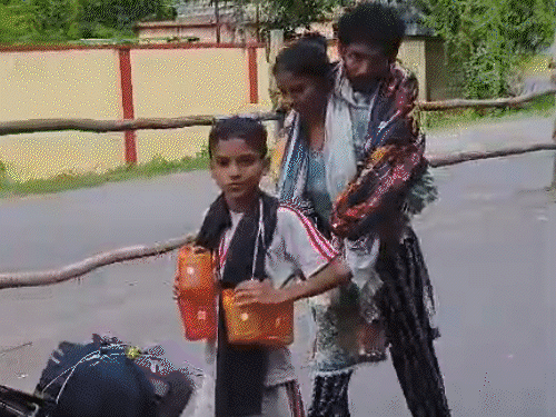 बरेली में कांवड़ रूट की नॉनवेज दुकानों पर बुलडोजर चला:  मुजफ्फरनगर में हथियारबंद जवान तैनात, सोमवार को 18 जिलों में स्कूल-कॉलेज बंद - Meerut News