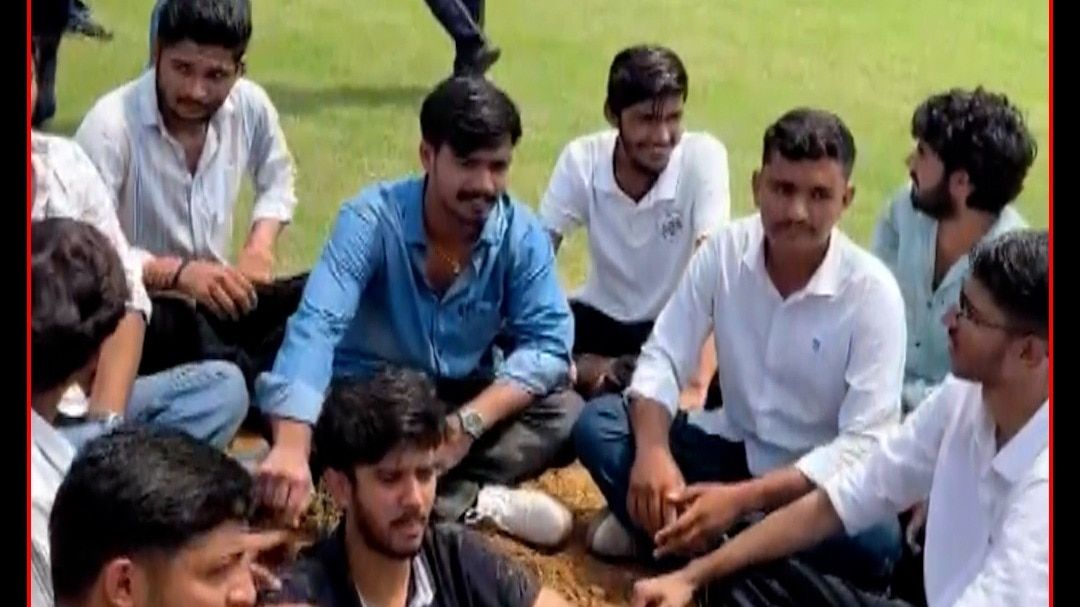 राजस्थान यूनिवर्सिटी में छात्रसंघ चुनाव की मांग, छात्र नेता को समर्थकों ने दिया धोखा