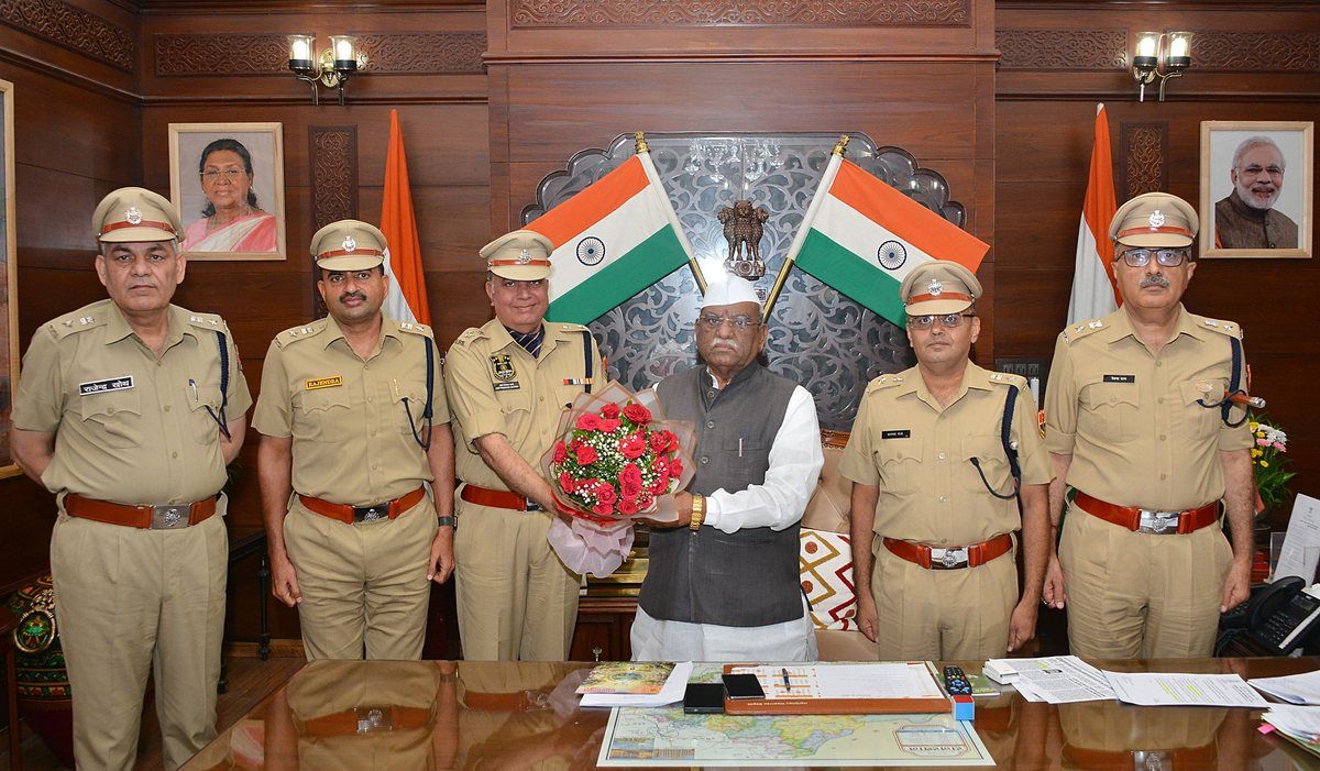राज्यपाल हरिभाऊ बागडे से मिले भारतीय पुलिस सेवा में पदोन्नत अधिकारी