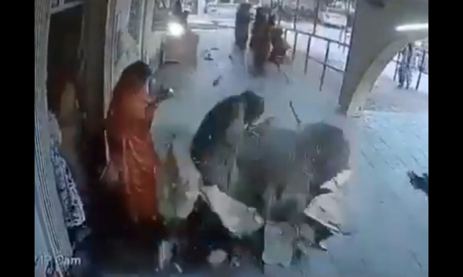 राजस्थान के सरकारी अस्पताल में छत का प्लास्टर गिरने से महिला घायल, मचा सियासी घमासान!