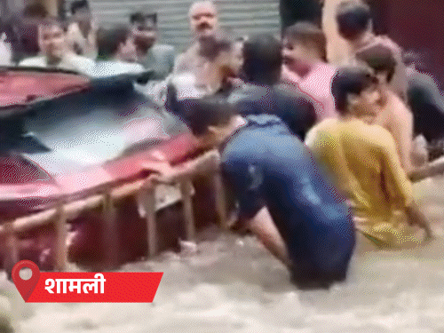 यूपी के 20 शहरों में बारिश, अस्पताल में घुसा पानी:  प्रयागराज में खुसरोबाग किले की दीवार ढही, डीसीएम पर पेड़ गिरा; 75 जिलों में अलर्ट - Uttar Pradesh News