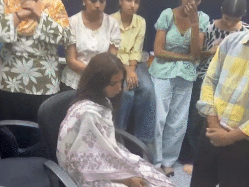 विदेश भेजने के नाम पर 3 फर्जी कॉलसेंटरों पर छापे: मॉल में खोल रखे थे ऑफिस, फर्जी अपॉइंटमेंट लेटर-फर्जी वीजा देते; 22 युवक-युवतियां हिरासत में - Jaipur News