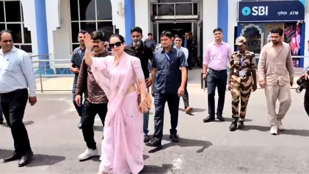 'भारत भाग्य विधाता' के प्रीमियर के लिए जोधपुर पहुंचीं कंगना, बोलीं- पीएम मोदी दुनिया के सबसे लोकप्रिय नेता