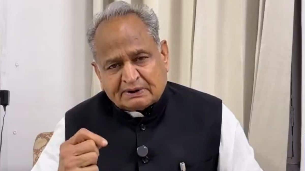 राजस्थान सरकार भर्ती परीक्षाओं की अनियमितताओं को रोकने के बजाय उन्हें छिपा रही है - पूर्व सीएम अशोक गहलोत