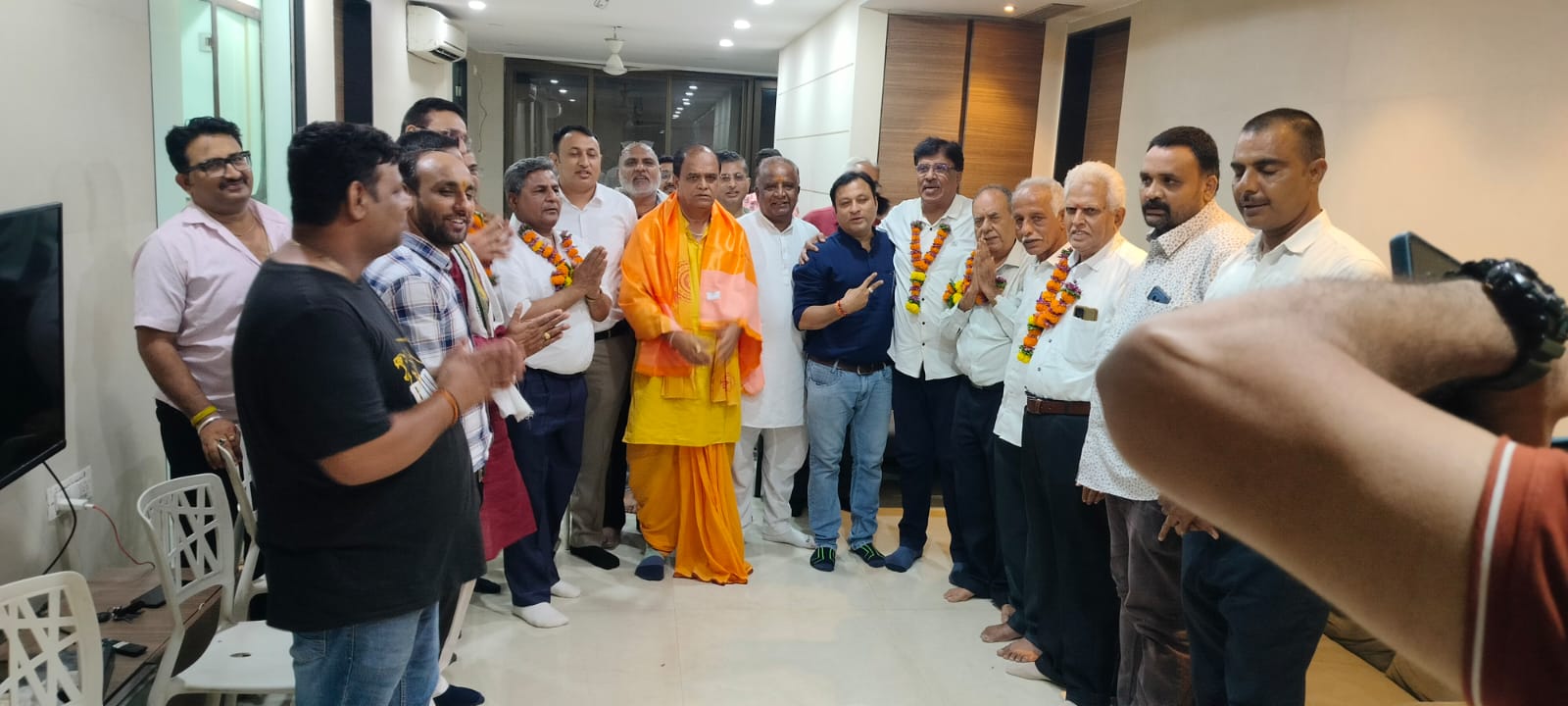उदयपुर मे भव्य त्रि में स भवन हेतू भूमि पूजन 22 जून को. निमंत्रण हेतू जन सम्पर्क जारी पेम्पलेट वितरण