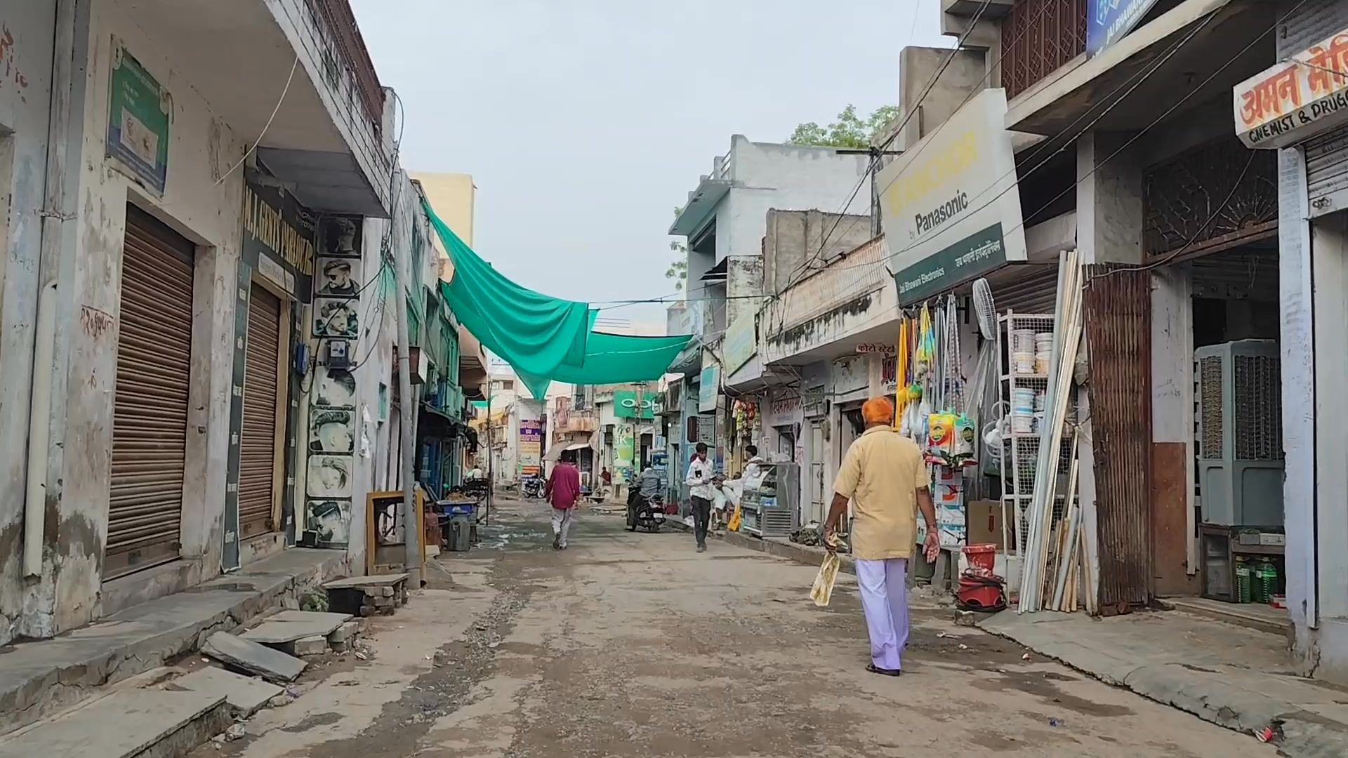 89K views · 2.2K reactions | राजस्थान के झुंझुनूं ज़िले का एक गांव, इस्लामपुर, इन दिनों प्रदेश की राजनीति और सामाजिक बहस का केंद्र बना हुआ है. गांव का नाम बदलकर श्रीरामपुर करने की मांग हो रही है. इसकी चर्चा गांव की गलियों से लेकर राजधानी जयपुर तक है.
रिपोर्टः मोहर सिंह मीणा
वीडियो एडिटिंगः निमित वत्स | BBC News हिन्दी