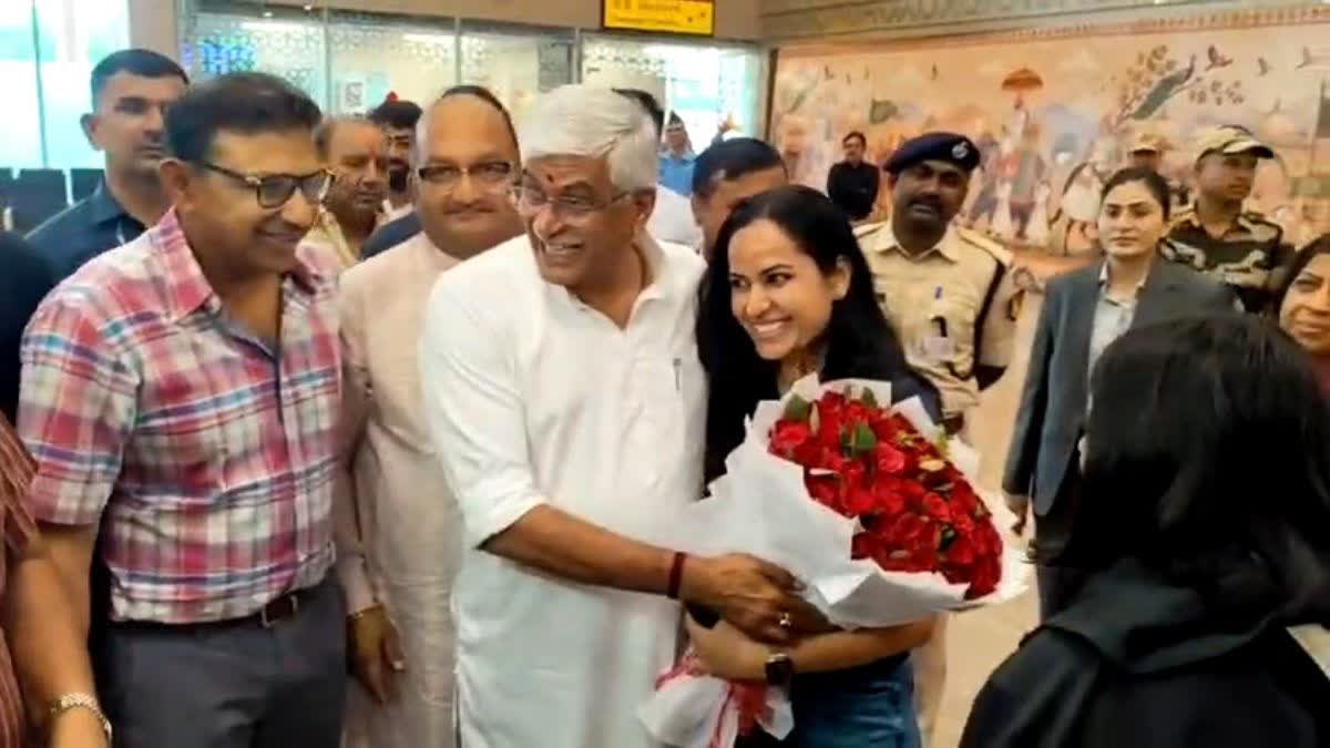 जोधपुर एयरपोर्ट के नए टर्मिनल से उड़ानों का संचालन शुरू, शेखावत ने किया यात्रियों का स्वागत, गहलोत पर कसा तंज
