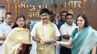उत्तर प्रदेश में दो IAS और एक IPS अफसर से साथ बड़ी संख्या में अधिकारी सेवानिवृत, खाली हो गए कई पद - two ias and one ips officer retired in up