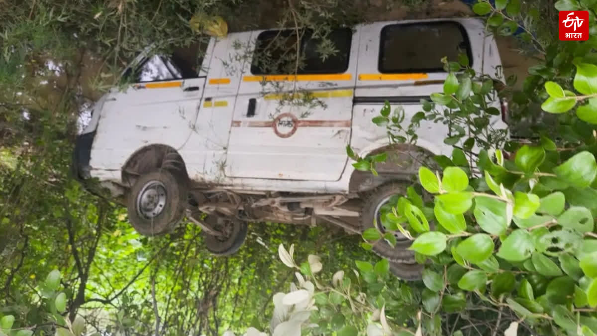 कानपुर में बच्चों से भरी स्कूल वैन पलटी, 19 घायल