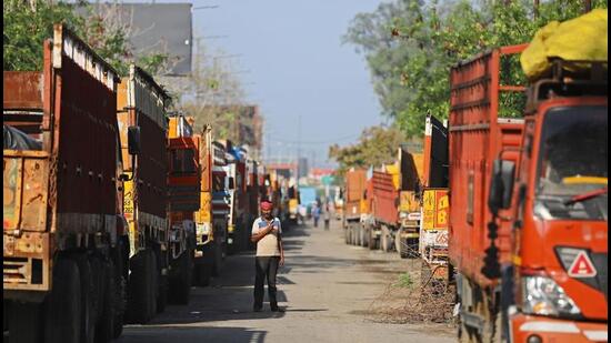 राजस्थान के ट्रक चालकों का आंदोलन: सरकार के नए नियमों के खिलाफ विरोध, वास्तविक समय की गति की निगरानी का सवाल