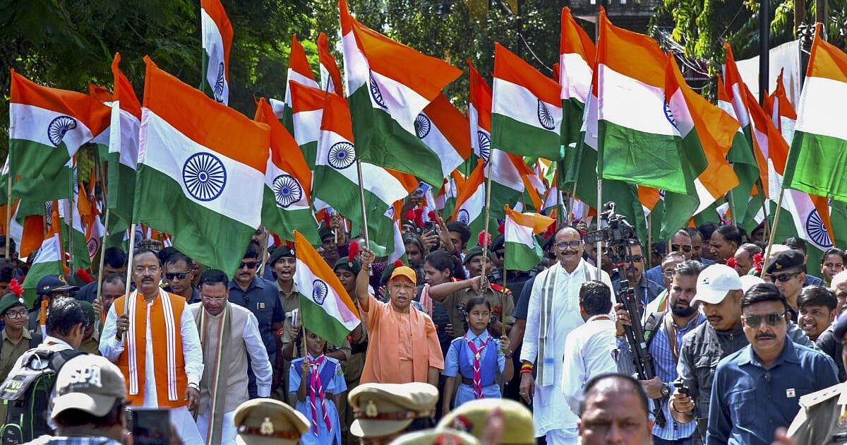 आप भारत में रहकर इसके प्रतीकों, राष्ट्रगान, गीत का अपमान नहीं कर सकते: उत्तर प्रदेश के मुख्यमंत्री आदित्यनाथ