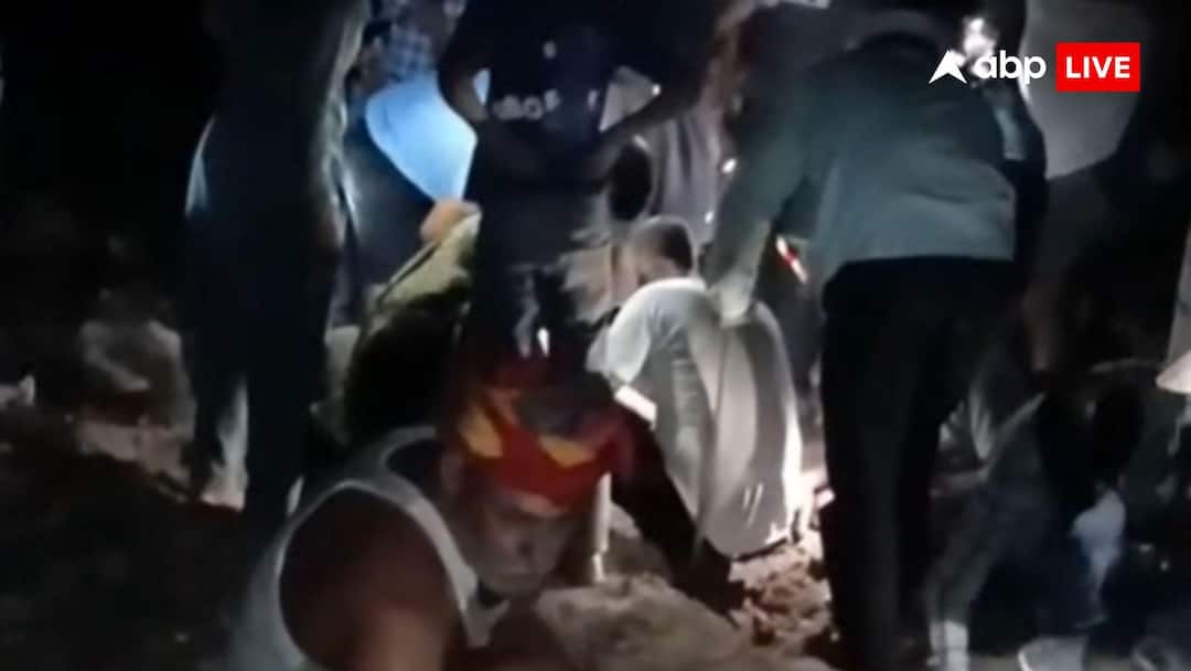 जयपुर के गांव में चांदी के सिक्के निकलते दिखे लेकिन वास्तविकता क्या है?