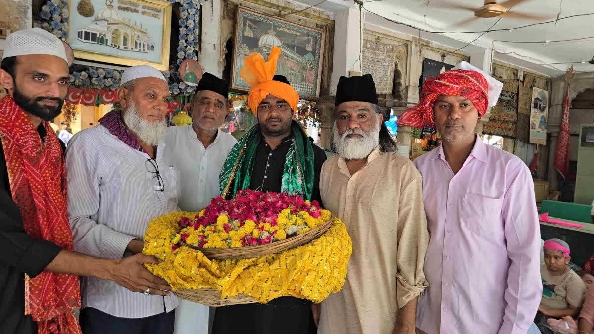 कर्नाटक के कांग्रेस नेता सैय्यद खलील पहुंचे अजमेर दरगाह, जमीर अहमद के डिप्टी सीएम बनने की मांगी दुआ