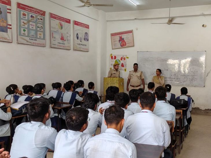 ततारपुर पुलिस ने दी साइबर अपराधों से बचाव की जानकारी: महिलाओं को बताए अधिकार; बोले- जागरूकता ही सबसे प्रभावी माध्यम - Sodawas (Mundawar) News