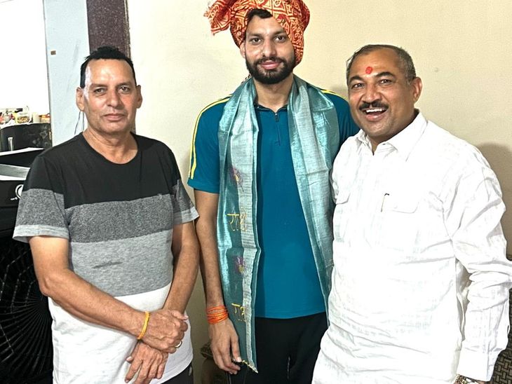 नितिन चौधरी यूपी पुलिस में सब इंस्पेक्टर बने:  आगरा में फतेहपुर सीकरी के अटूस निवासी का हुआ चयन - Achhnera(Agra) News