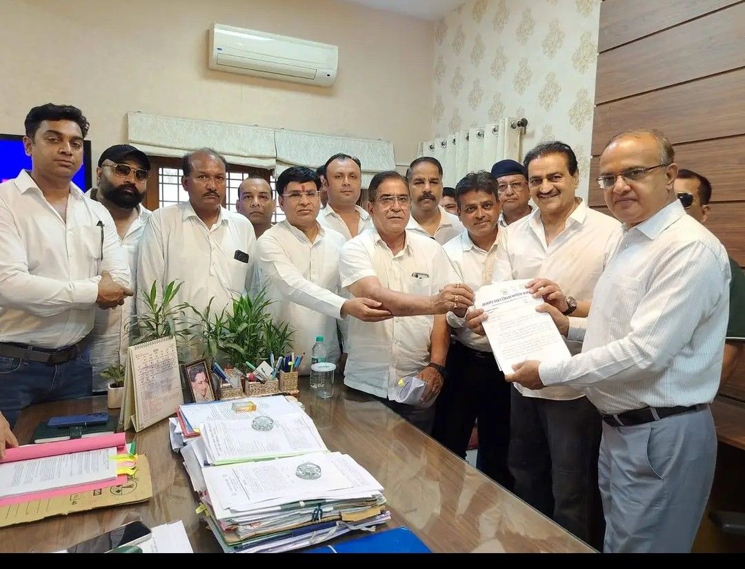अजमेर शहर जिला कांग्रेस कमेटी संभागीय आयुक्त महोदय को ज्ञापन सौंपा गया। वरुण सागर एवं आना सागर डी-सिल्टिंग परियोजना से उत्पन्न हो रही विभिन्न समस्याओं