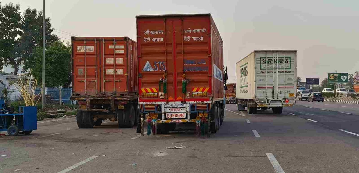 आरटीओ दस्ते पर ट्रक मालिक से मारपीट का आरोप, गहराई से समझें कानून और मामला