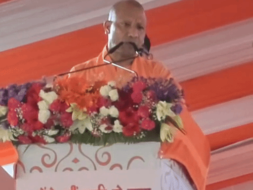 सीएम योगी ने कहा- आगरा में बनेगा इंटरनेशनल एयरपोर्ट:  बहन-बेटियों पर नजर रखने वाले जहन्नुम में, सैफई सिंडीकेट करता था लूट-खसोट - Agra News