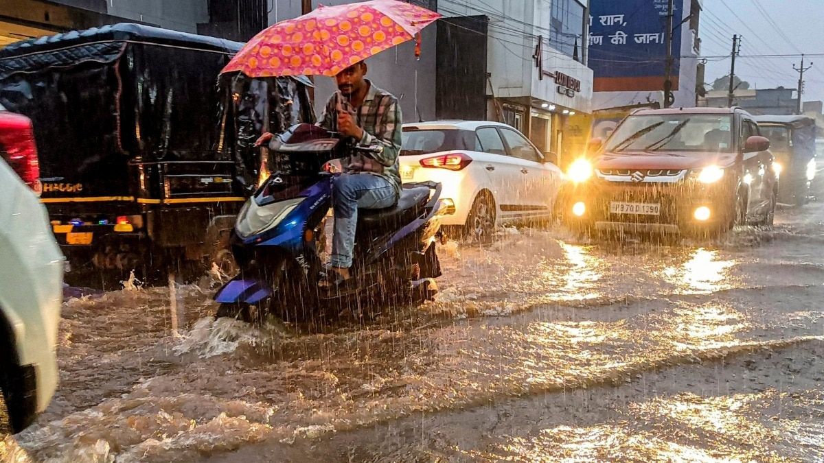 कल का मौसम: 6 अगस्त को यूपी के 52 जिलों के लिए IMD का लेटेस्ट अपडेट, मानसून की बारिश से लेकर तेज धूप का अलर्ट