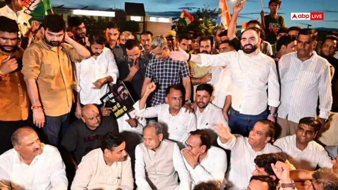 NEET पेपर लीक पर राजस्थान में कांग्रेस का प्रदर्शन, अशोक गहलोत, बोले- 'सरकार की चुप्पी...'