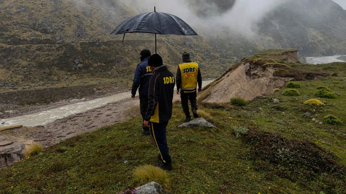 उत्तराखंड से लेकर बंगाल-ओडिशा तक इन राज्यों में भारी बारिश का अलर्ट, राजस्थान में चलेगी धूल भरी आंधी, जानें आज का मौसम