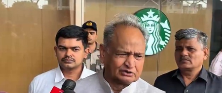 राजस्थान में दो साल में छात्रों का दाखिला घटा, गहलोत बोले-सरकारी शिक्षा पर कम हो रहा लोगों का भरोसा | 'Public faith in govt education is crumbling': Gehlot on 8.4 lakh student dropouts
