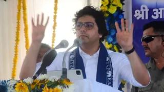 आक्रामक अंदाज में यूपी की चुनावी पिच पर लौटे आकाश आनंद, BJP से लेकर सपा-कांग्रेस तक पर दिखाए तीखे तेवर
- akash anand returns to up polls with aggressive bsp campaign