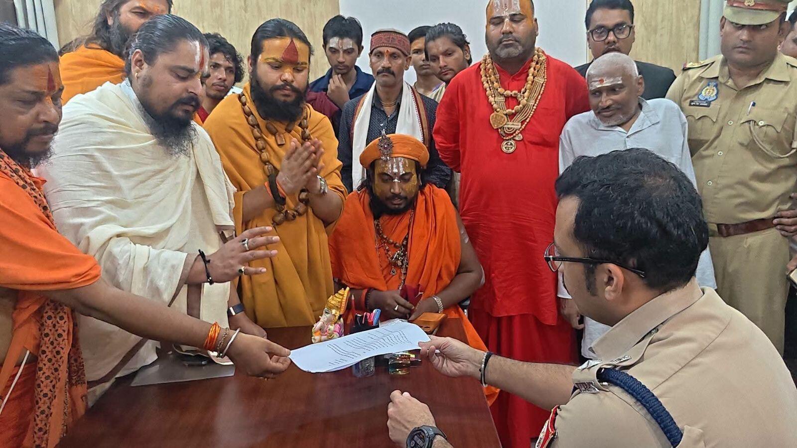 वाराणसी में पप्पू यादव, राहुल गांधी और अवधेश प्रसाद पर मुकदमा दर्ज, संसद भवन में किया था नुक्कड़ नाटक