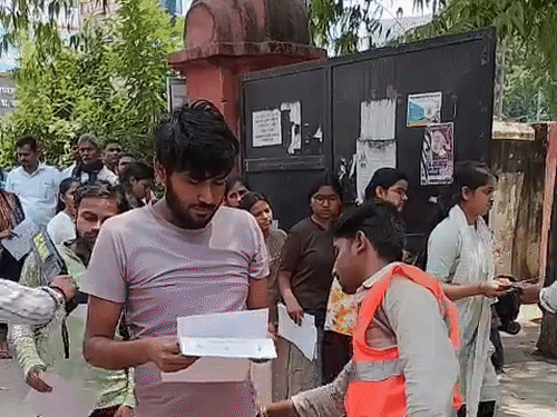 यूपी पुलिस आरक्षी भर्ती-2025: DV-PST के एडमिट कार्ड जारी, 17 अगस्त से शुरू होगा वेरिफिकेशन - Prayagraj (Allahabad) News