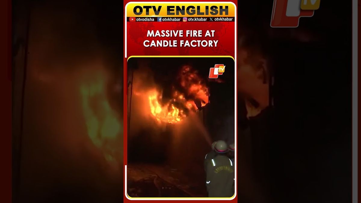 उत्तर प्रदेश के मुरादाबाद में मोमबत्ती फैक्ट्री में भीषण आग लग गई