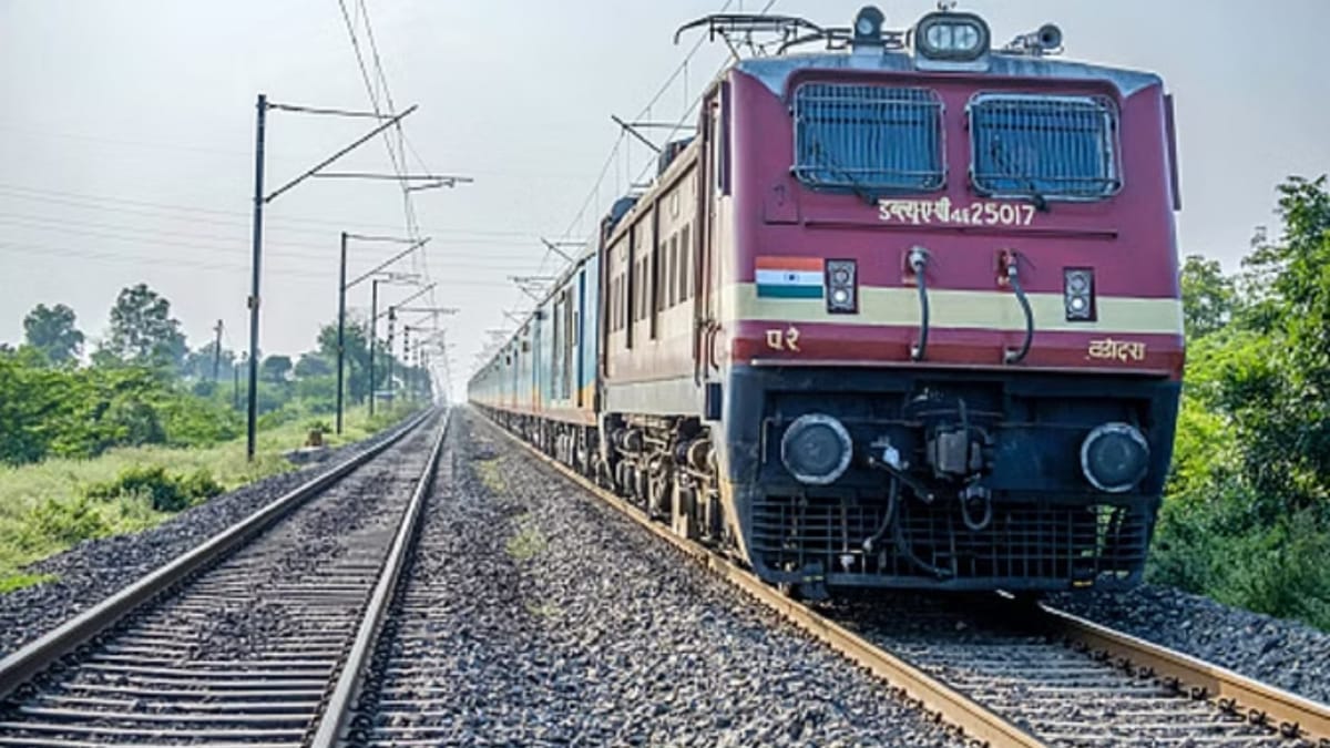 UP: अयोध्या, वाराणसी और मथुरा के लिए चलेंगी मिरर ट्रेनें, दोनों स्टेशनों से एक ही समय पर एक-दूसरे की ओर चलेंगी ट्रेनें
