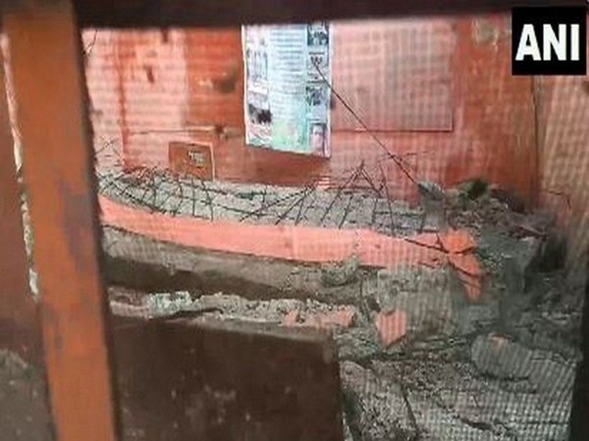 गर्मी की छुट्टियों के दौरान राजस्थान के सरकारी स्कूल में कक्षा की छत गिर गई