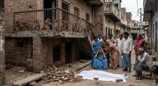 कानपुर देहात में बंदरों ने हिलाई घर की रेलिंग, सिर पर ईंटें गिरने से महिला की मौत
 - kanpur dehat woman dies after bricks fall due to monkey menace