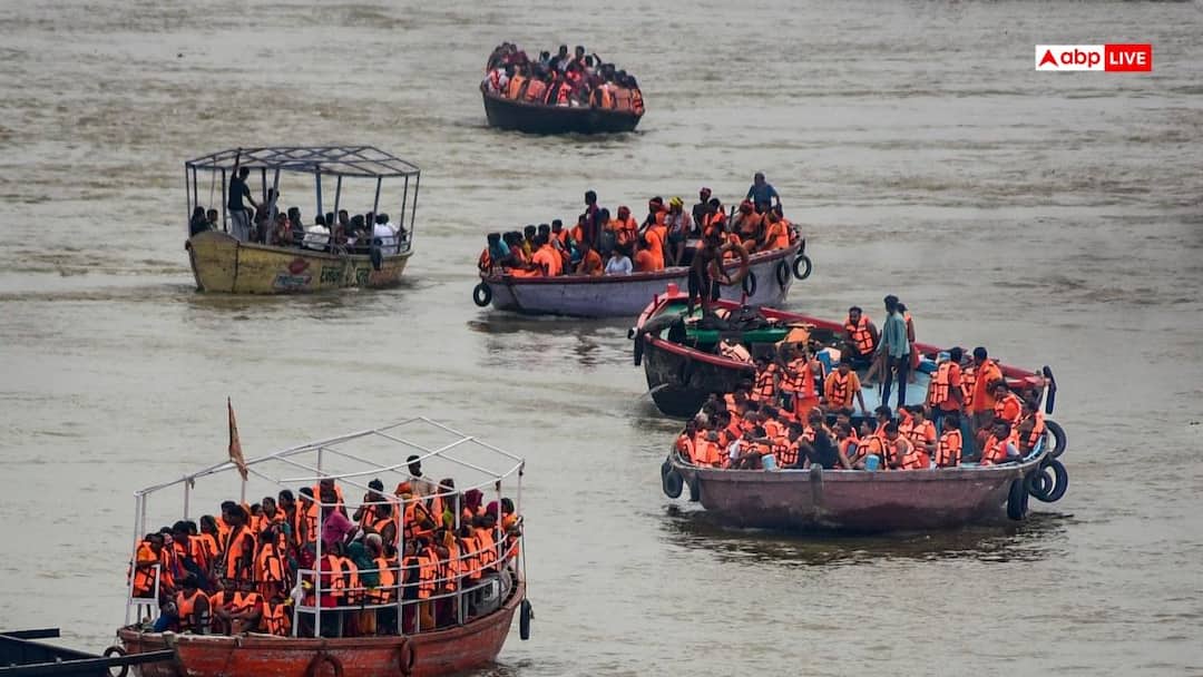 वाराणसी में गंगा का जलस्तर बढ़ा, श्रद्धालुओं से सतर्कता बरतने की अपील